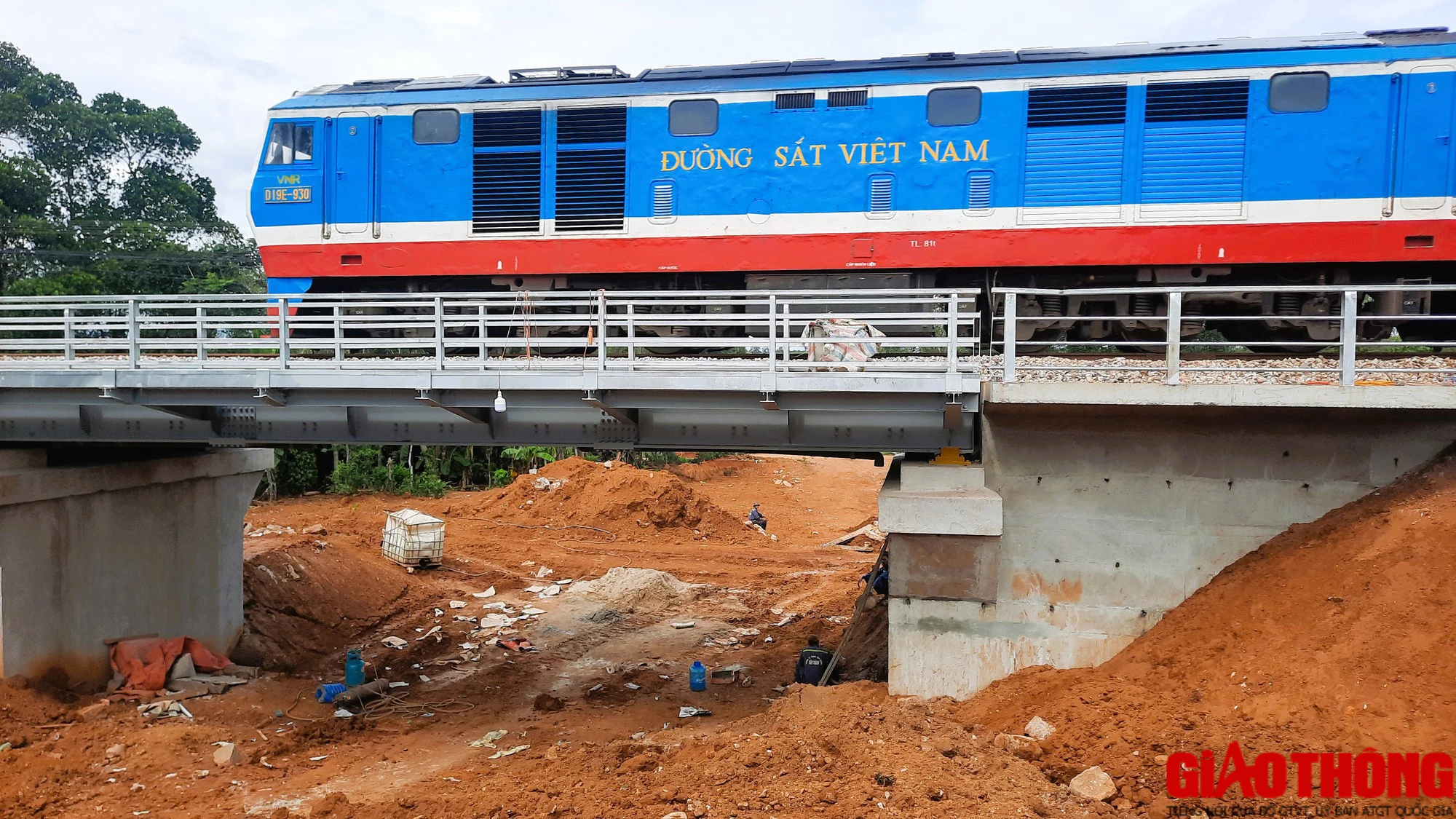 Bàn giao mặt bằng sạch hạng mục cầu chui đường sắt ở Quảng Trị trước ngày 15/9 - Ảnh 10.
