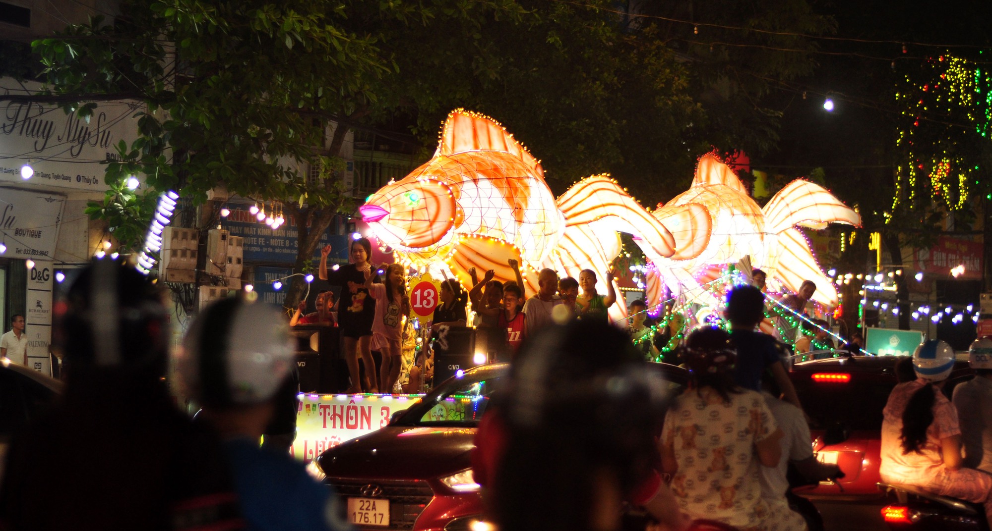 Cận cảnh không khí lễ hội Tết Trung thu lớn nhất cả nước ở Tuyên Quang - Ảnh 5.