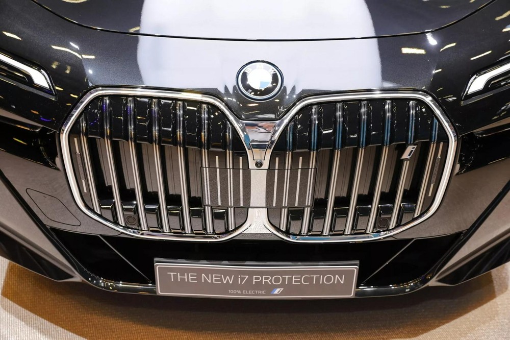 Khám phá mẫu sedan điện BMW chống đạn đầu tiên trên thế giới - Ảnh 12.