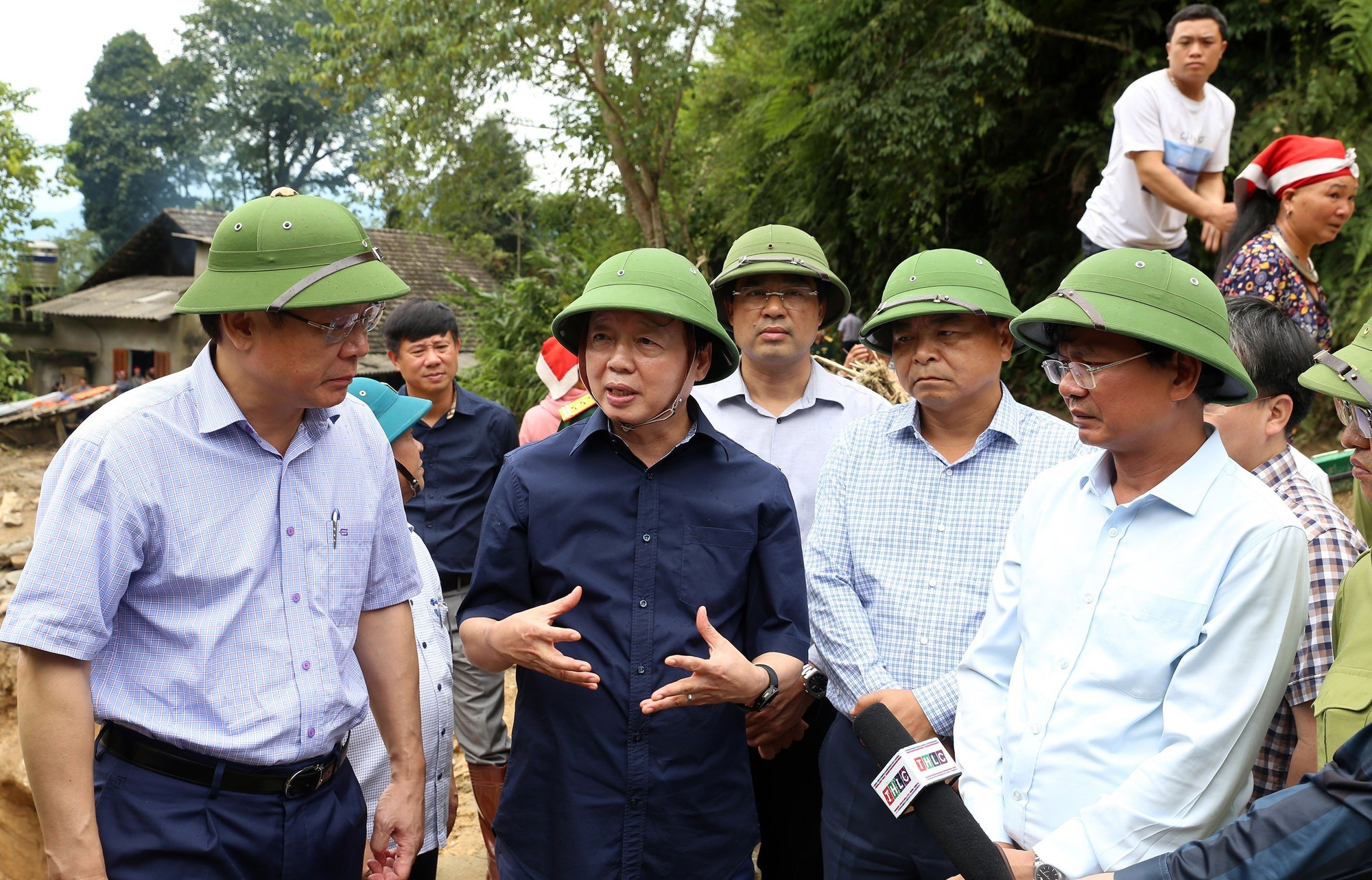 Phó Thủ tướng Chính phủ Trần Hồng Hà kiểm tra công tác khắc phục hậu quả sau lũ ống tại Lào Cai - Ảnh 1.