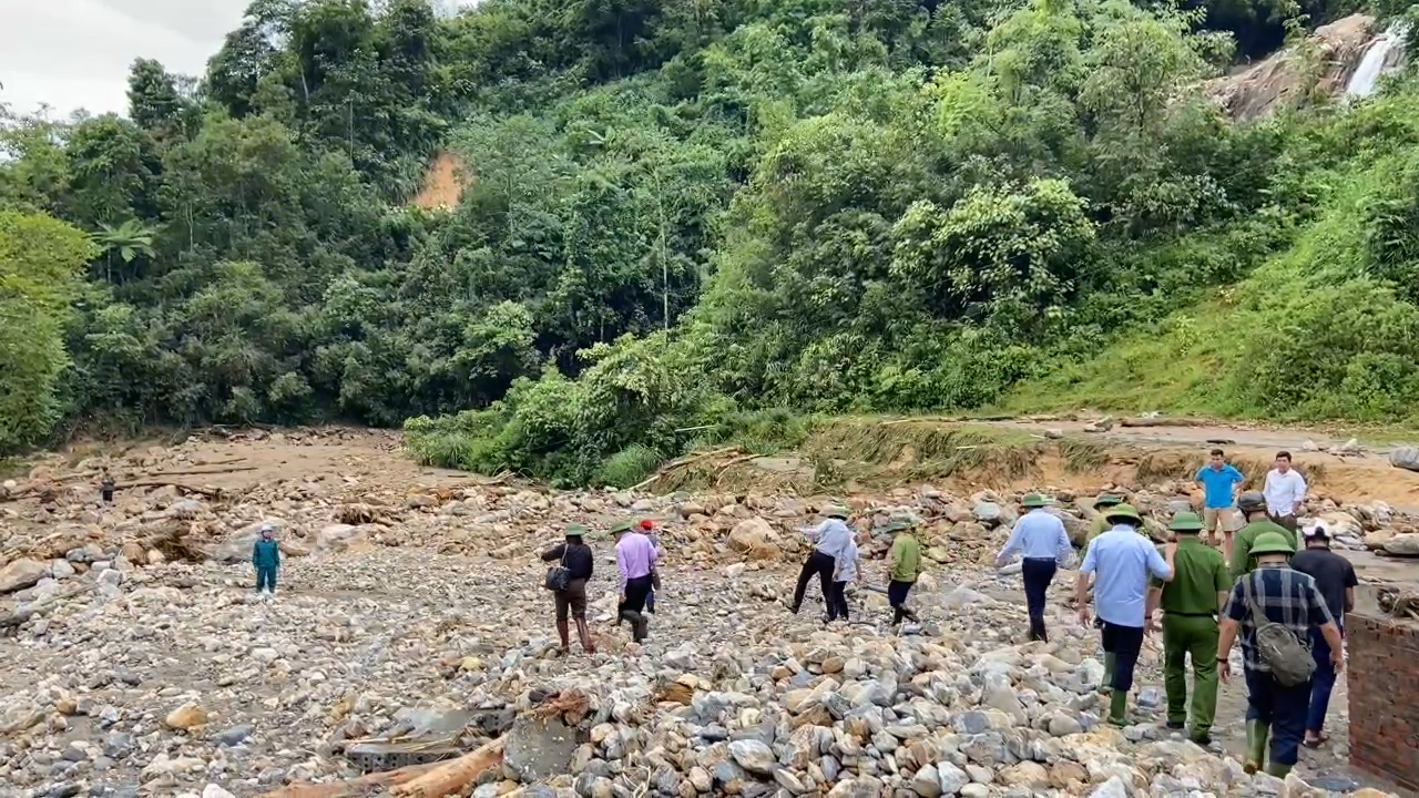 Cận cảnh hoang tàn sau lũ ống đi qua ở Lào Cai - Ảnh 3.