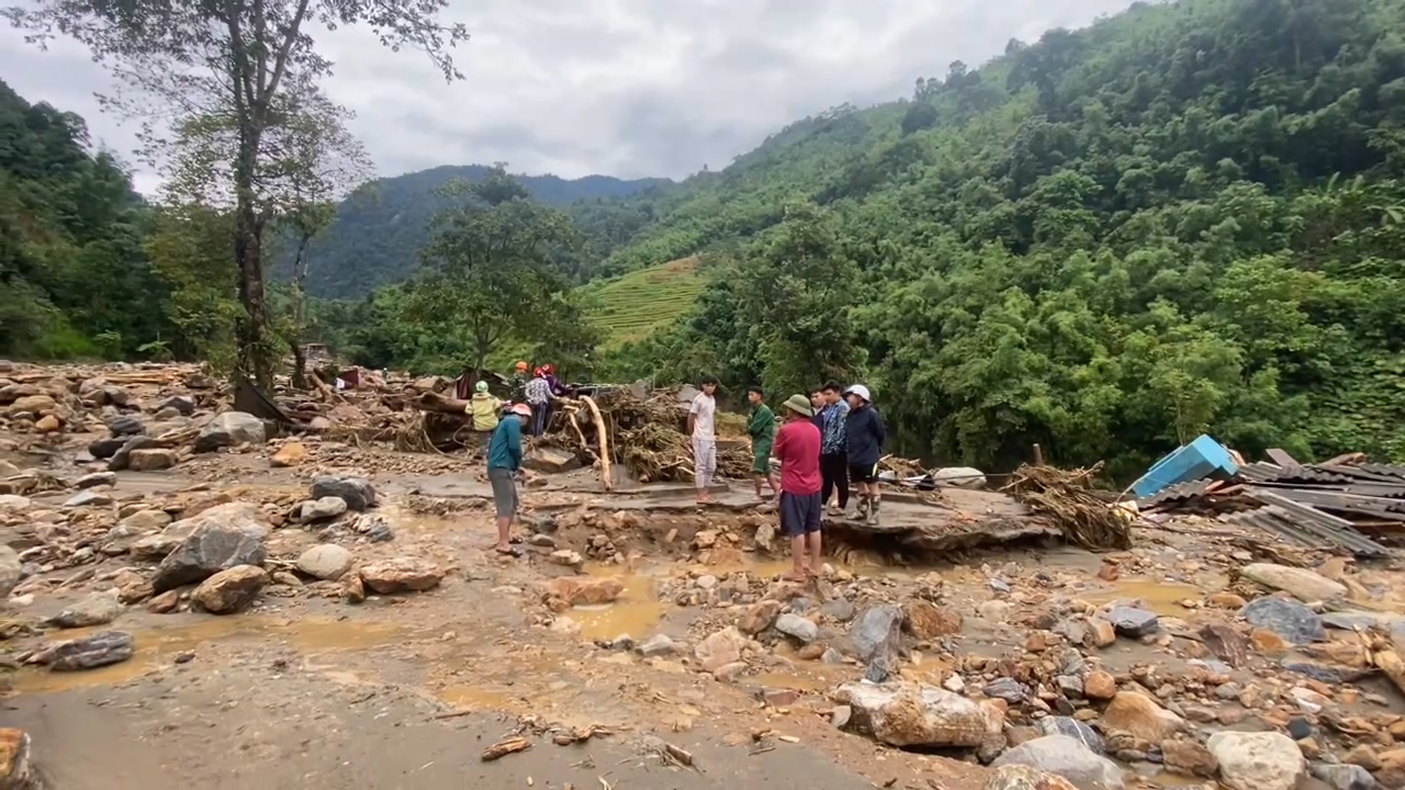 Cận cảnh hoang tàn sau lũ ống đi qua ở Lào Cai - Ảnh 5.