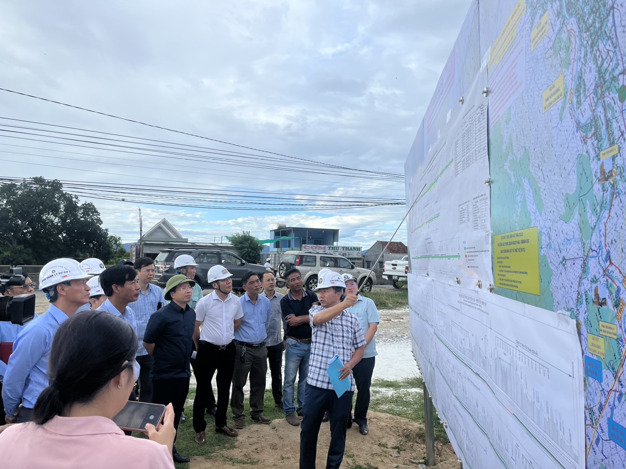 Tranh thủ mặt bằng tăng tốc thi công cao tốc Vân Phong – Nha Trang - Ảnh 1.