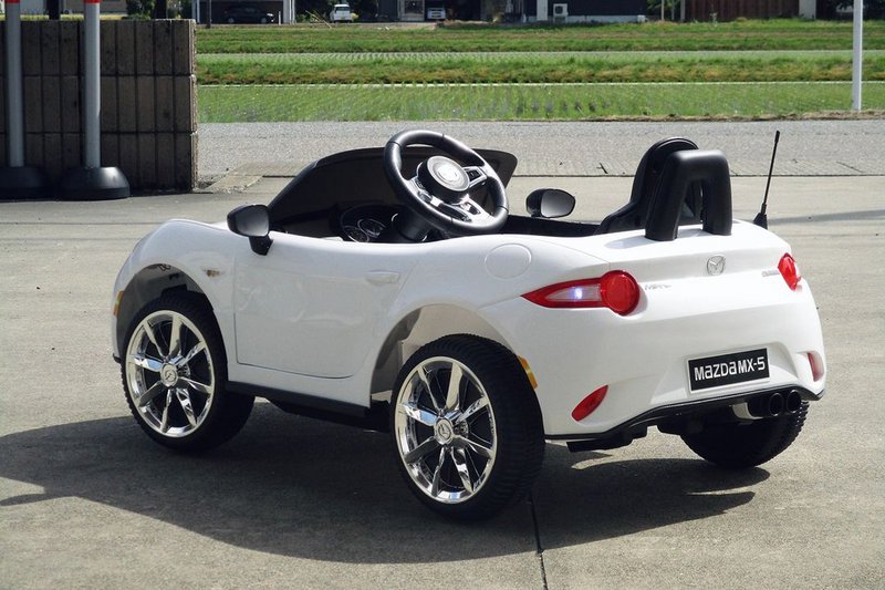 Mazda ra mắt mẫu xe đồ chơi mới dành cho trẻ em cực độc - Ảnh 2.