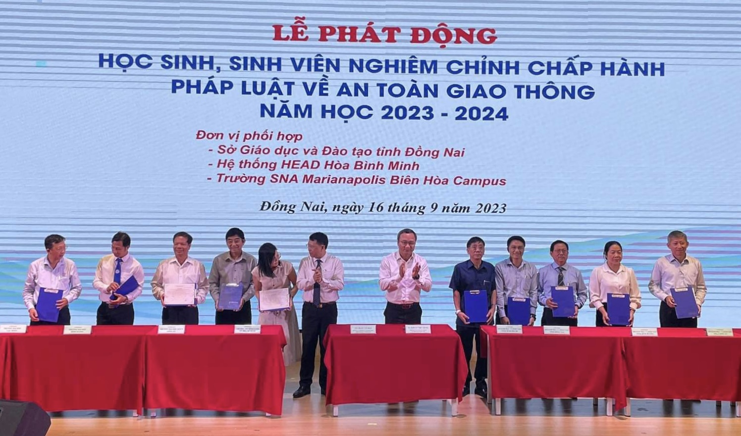 Giáo dục luật giao thông từ nhà trường để khi ra đường học sinh lưu thông an toàn hơn - Ảnh 2.