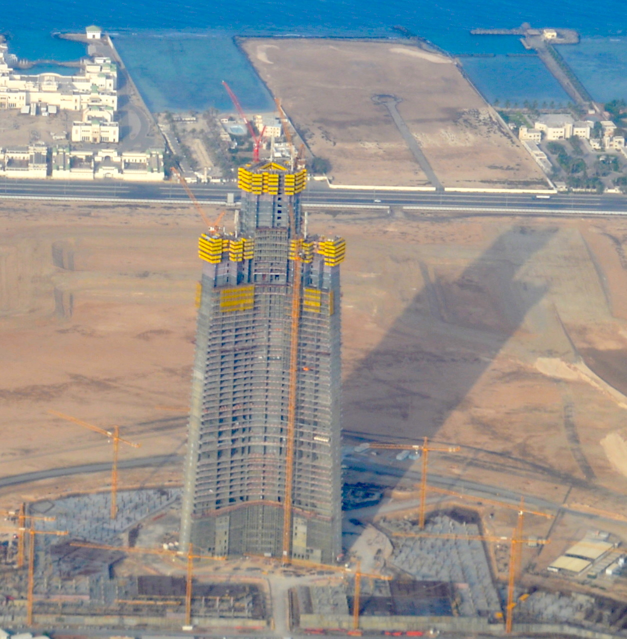 Siêu dự án của Ả Rập Xê-út: Tòa tháp lớn nhất thế giới tiếp tục xây dựng - Ảnh 2.