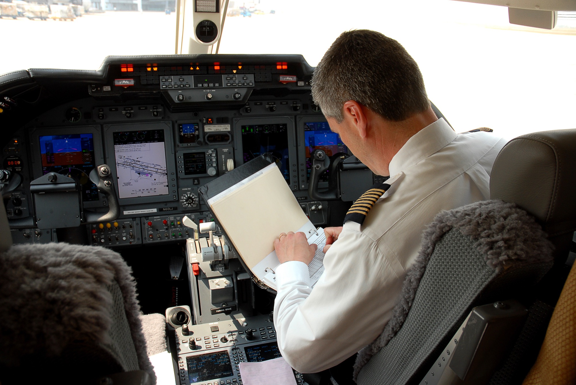 Cần coi trọng và đặt an toàn hàng không ở vị trí ưu tiên hàng đầu - Ảnh 6.