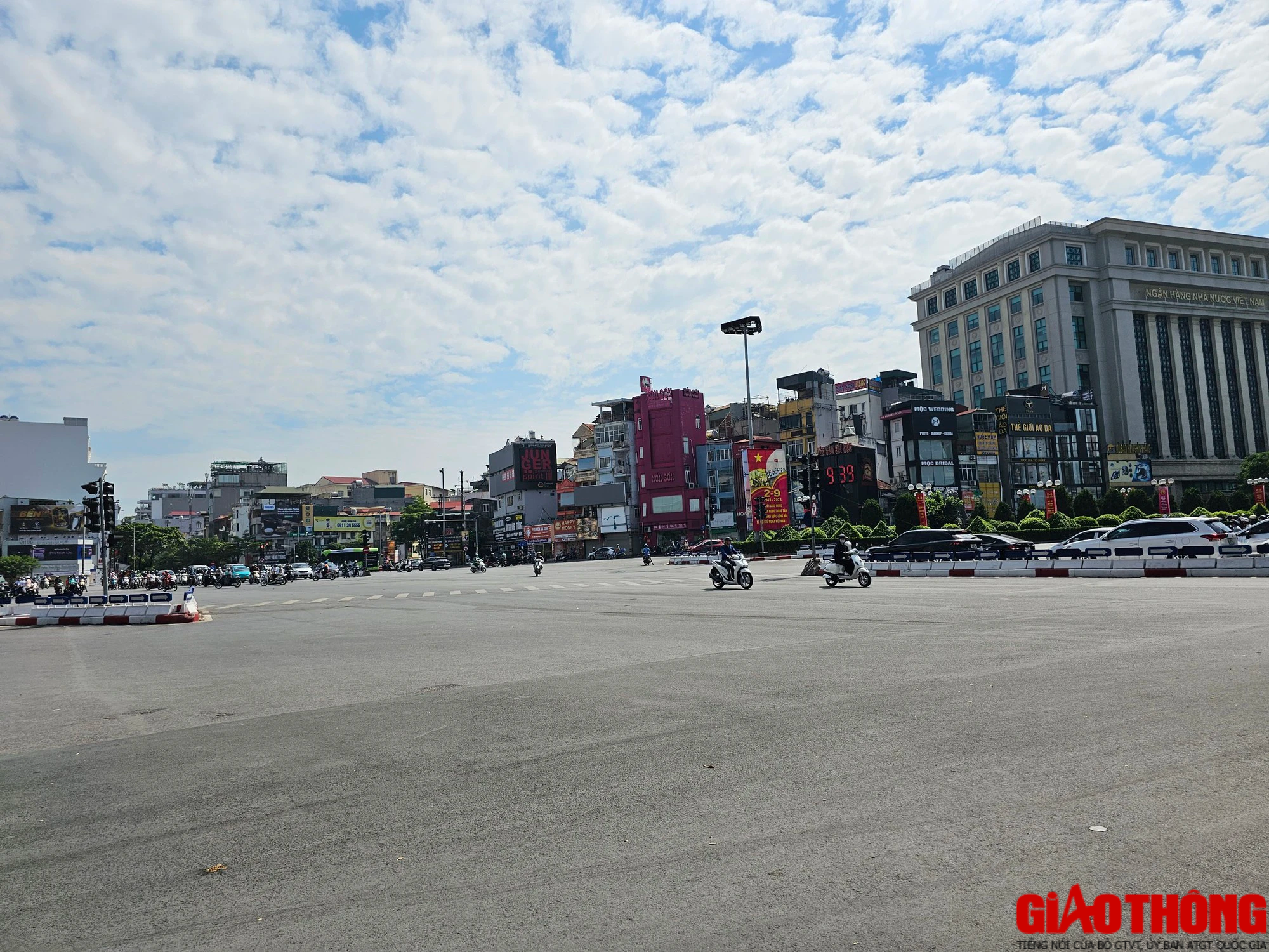 Đường phố Hà Nội vắng phương tiện dịp nghỉ lễ 2/9 - Ảnh 6.
