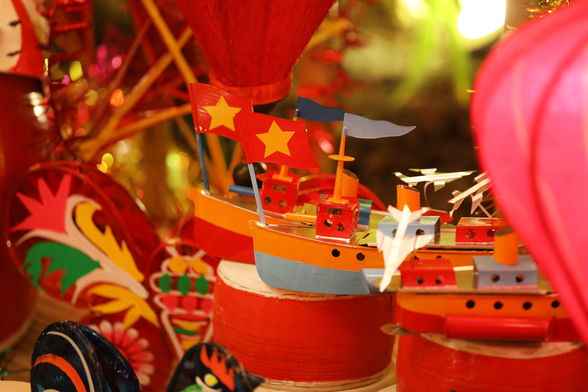 Bữa tiệc đặc biệt ở con đường đèn lồng dài nhất Việt Nam - Ảnh 8.