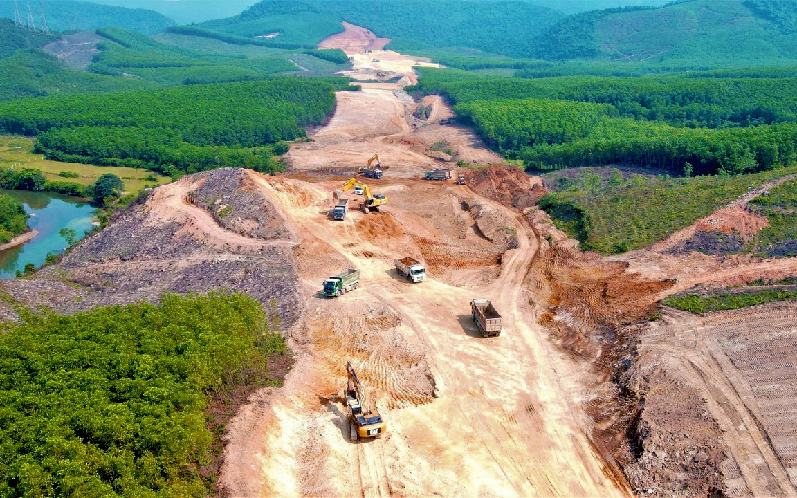 Gặp khó trong thỏa thuận đền bù, mỏ vật liệu thi công cao tốc Bắc - Nam chưa thể khai thác