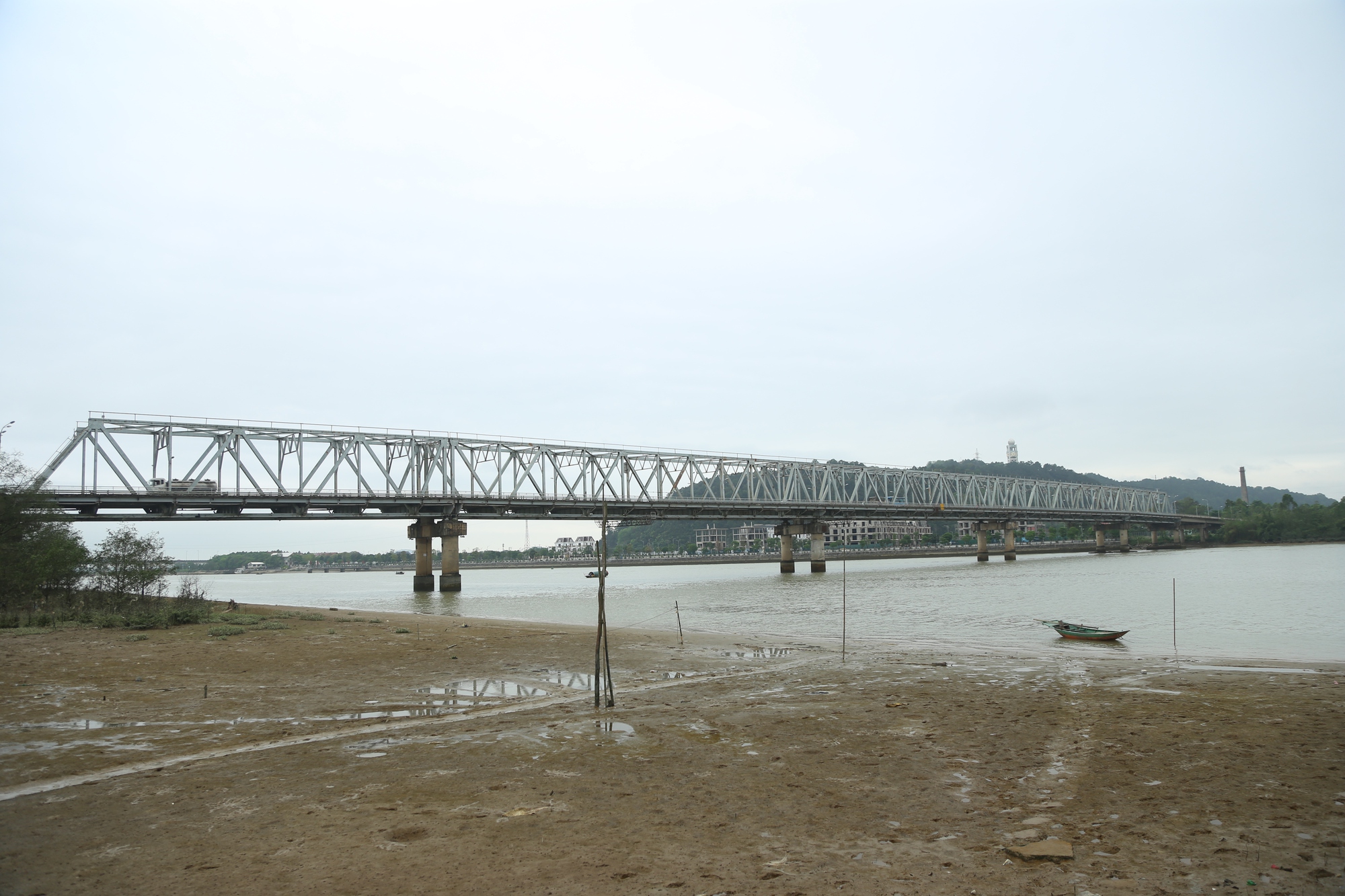 Ưu tiên đầu tư xây dựng cầu Bến Thủy III - Ảnh 1.