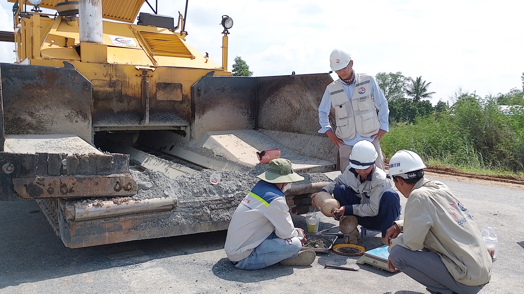 Giải quyết khó khăn của người dân Đồng Tháp liên quan dự án cao tốc Mỹ Thuận - Cần Thơ - Ảnh 1.