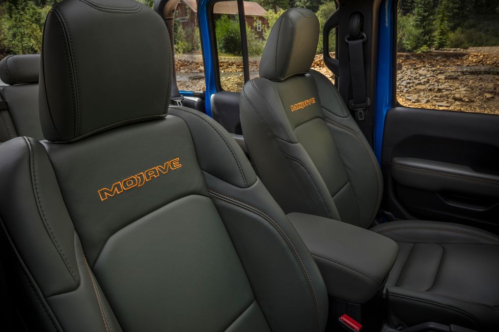 Xe bán tải Jeep Gladiator ra mắt phiên bản nâng cấp mới