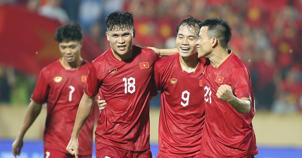 Đứng yên trên bảng xếp hạng FIFA, tuyển Việt Nam vẫn cho Thái Lan “hít khói”  - Ảnh 1.