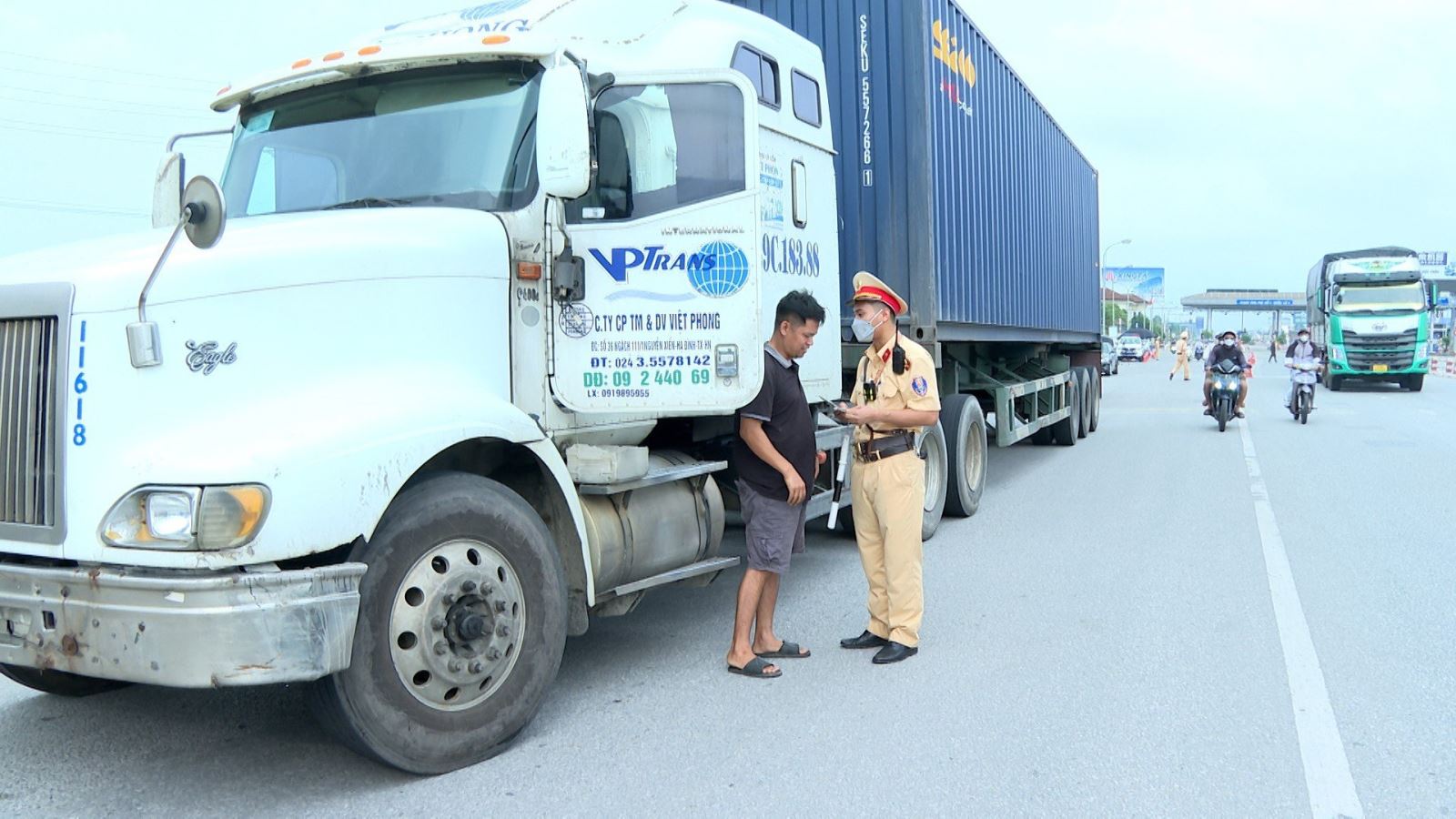 45 ngày cao điểm, CSGT Hưng Yên xử lý 548 lái xe khách, xe container vi phạm - Ảnh 1.
