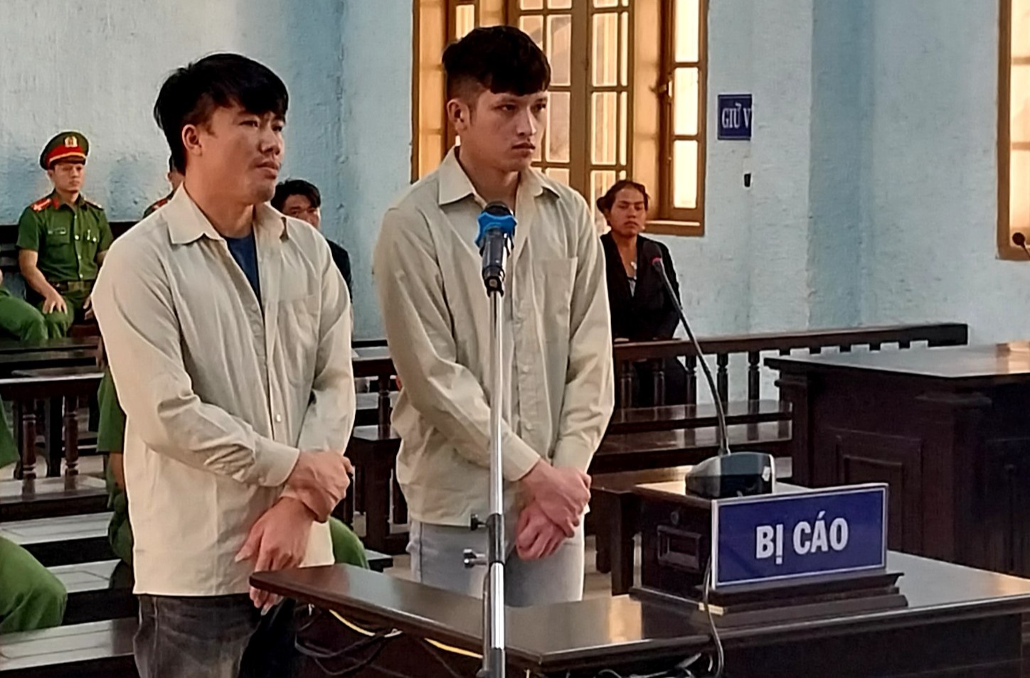 Bán người sang Campuchia, 2 thanh niên lãnh án tù - Ảnh 1.