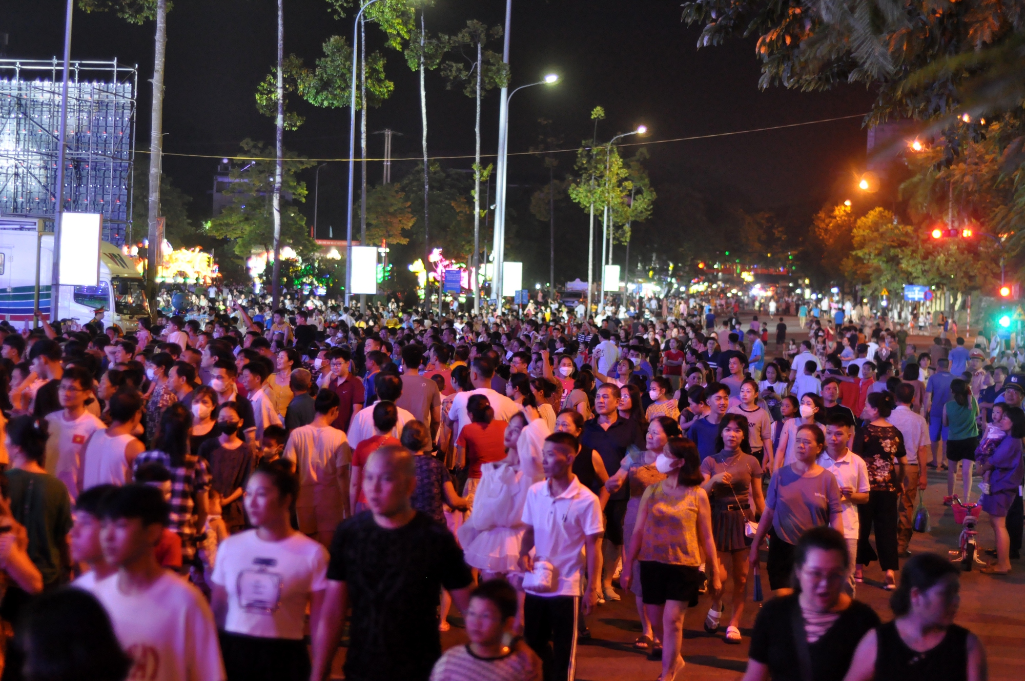 Lễ hội Thành Tuyên không bán vé thu tiền của người dân - Ảnh 2.