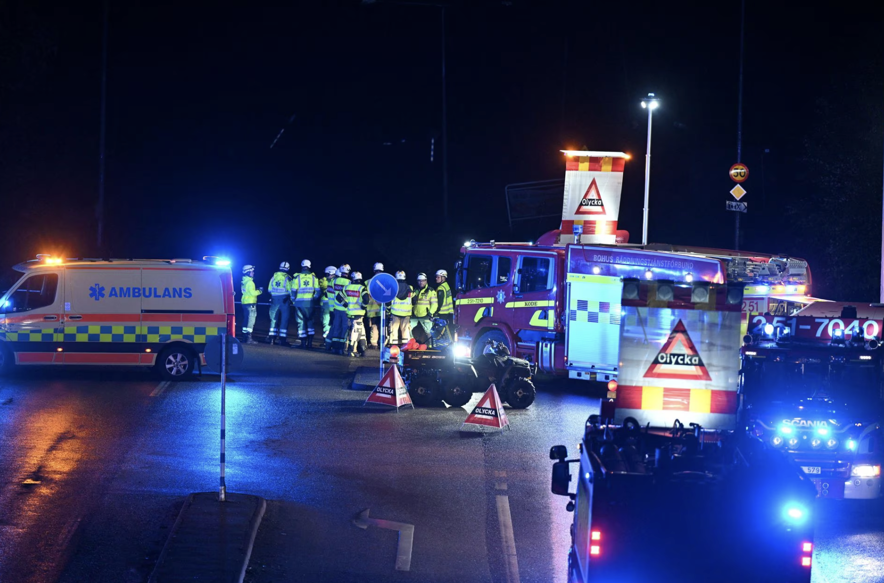 Đường cao tốc lớn ở Thuỵ Điển nứt gãy, chồi sụt trong đêm  - Ảnh 3.