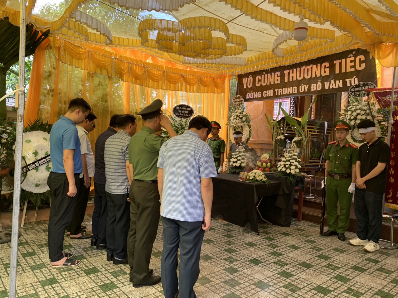 Rùng rợn lời khai của nghi phạm đâm tử vong Trung úy công an ở Thái Bình - Ảnh 2. Rùng rợn lời khai của nghi phạm đâm tử vong Trung úy công an ở Thái Bình - Ảnh 2.