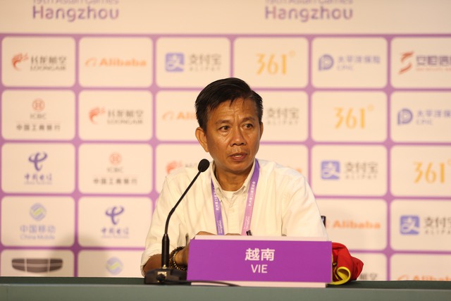 HLV Hoàng Anh Tuấn nói lời bất ngờ sau khi Olympic Việt Nam bị loại sớm  - Ảnh 1.