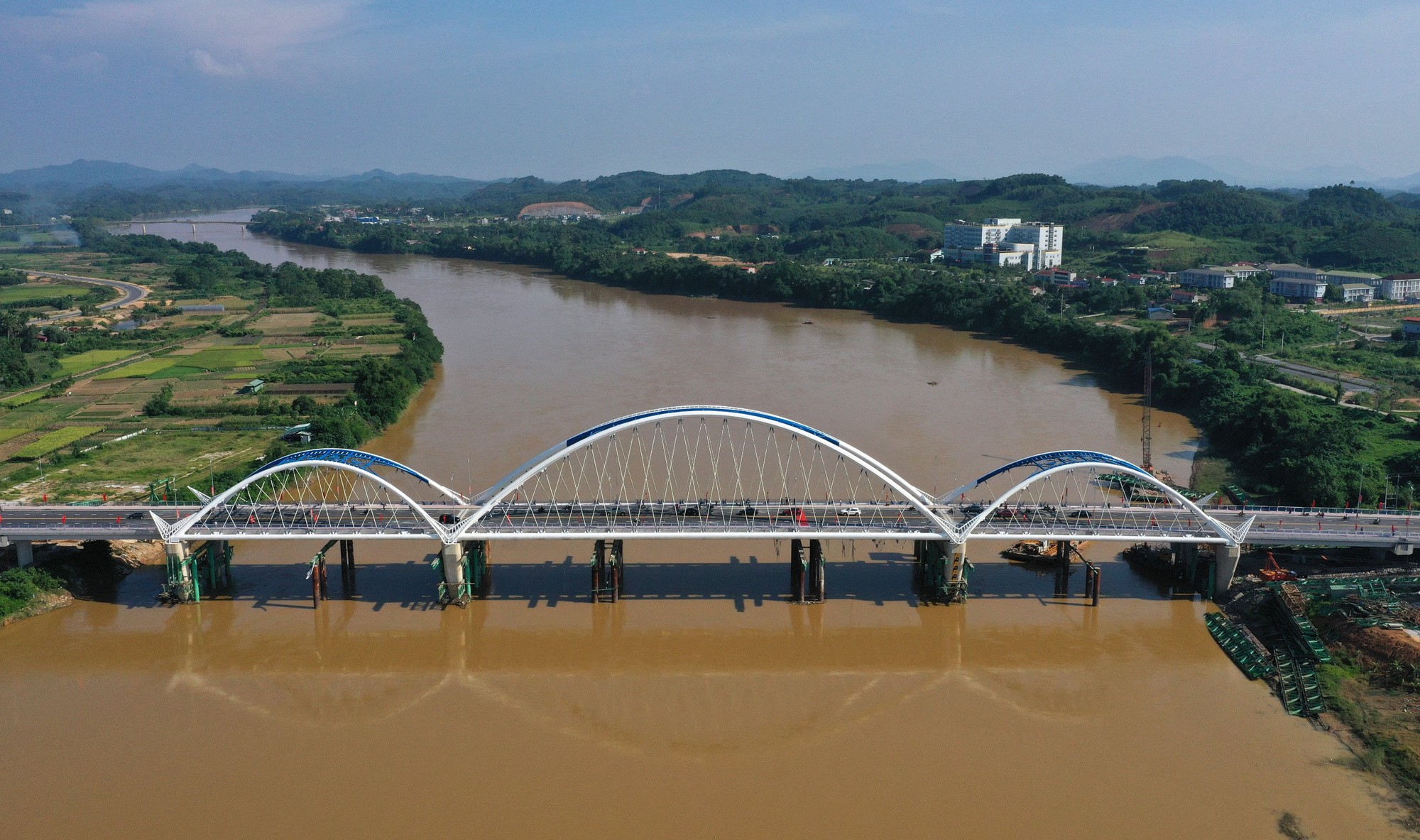 Phó Thủ tướng Chính phủ Trần Hồng Hà dự lễ khánh thành cây cầu 650 tỷ đồng ở Yên Bái - Ảnh 6.