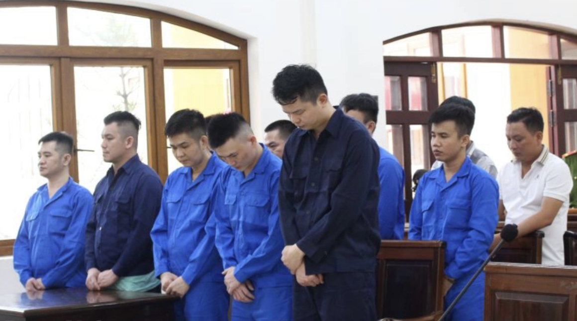 Mua bán và đưa người sang Campuchia trái phép, 11 người vướng vào tù tội - Ảnh 1.