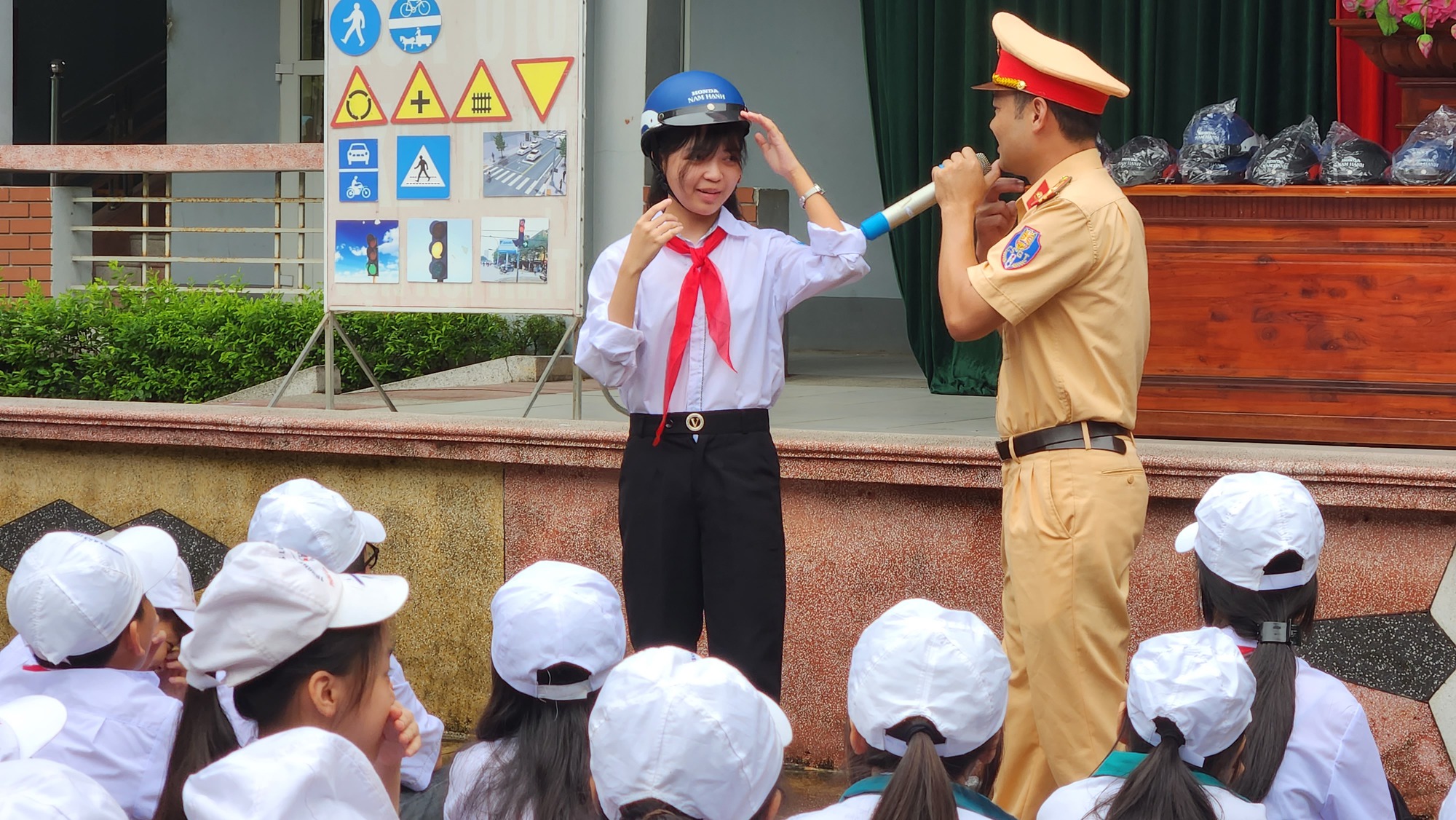 Hà Nam: Tập trung ngăn chặn, xử lý vi phạm nổi cộm, kiềm chế tai nạn - Ảnh 2.