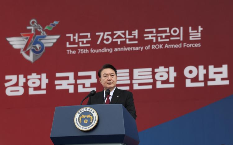 Hàn Quốc tổ chức duyệt binh qua trung tâm Seoul, phô trương vũ khí  - Ảnh 2.