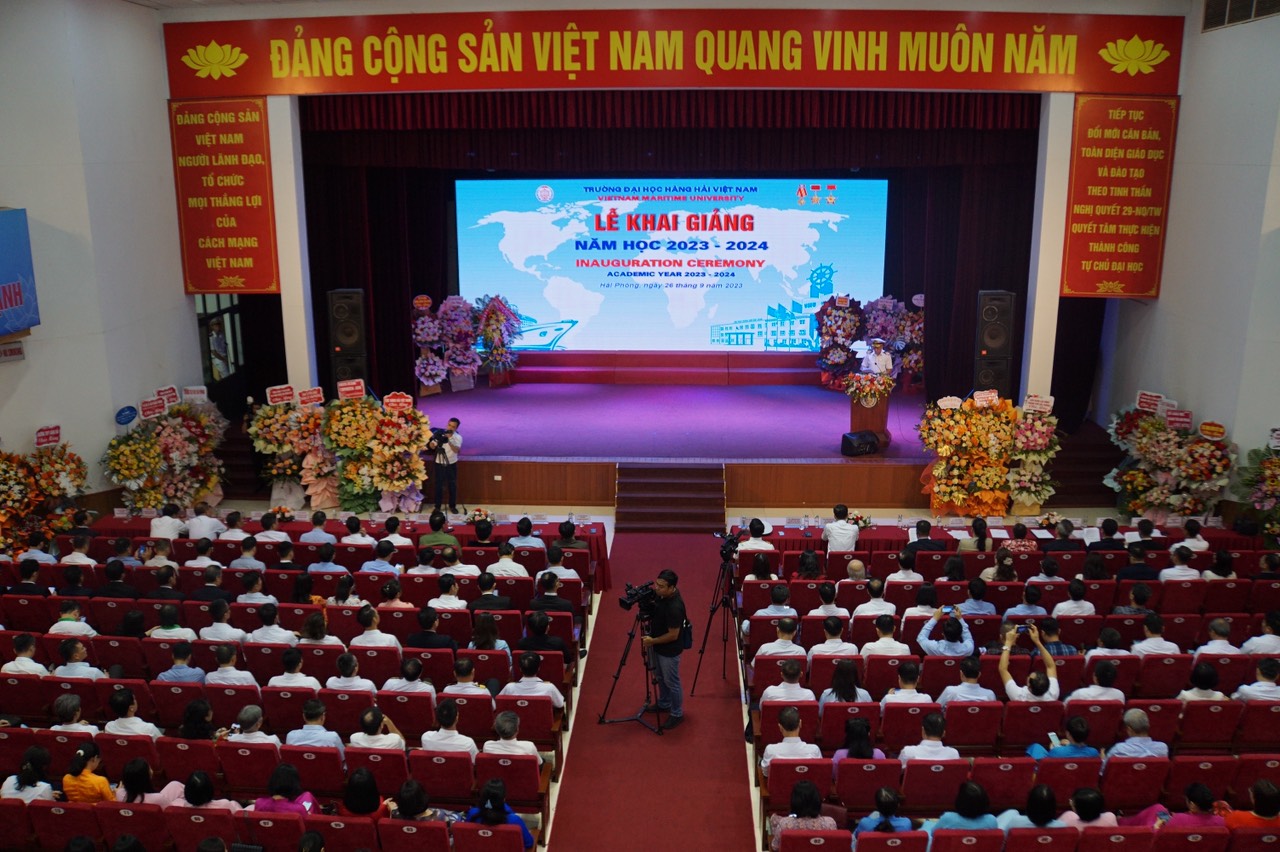 Hơn 4000 tân sinh viên Đại học Hàng Hải Việt Nam khai giảng năm học mới  - Ảnh 2.