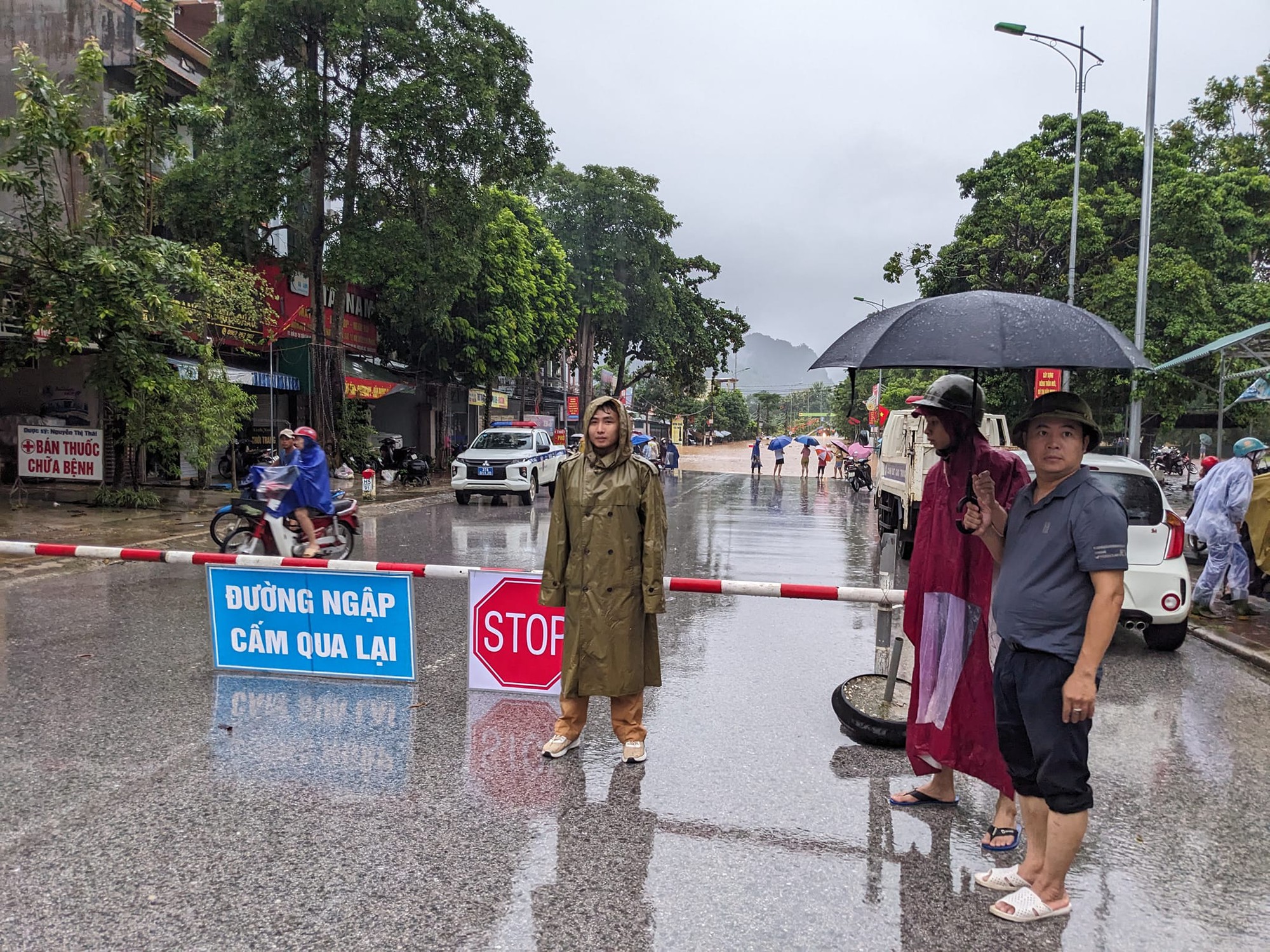 Chi tiết các vị trí trên các quốc lộ, đường tỉnh ở Nghệ An bị tạm đóng vị mưa lũ - Ảnh 1.
