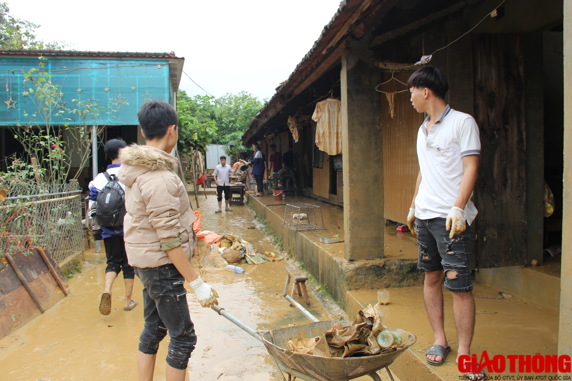 Cảnh tan hoang ở vùng lũ Nghệ An sau khi nước rút - Ảnh 10.