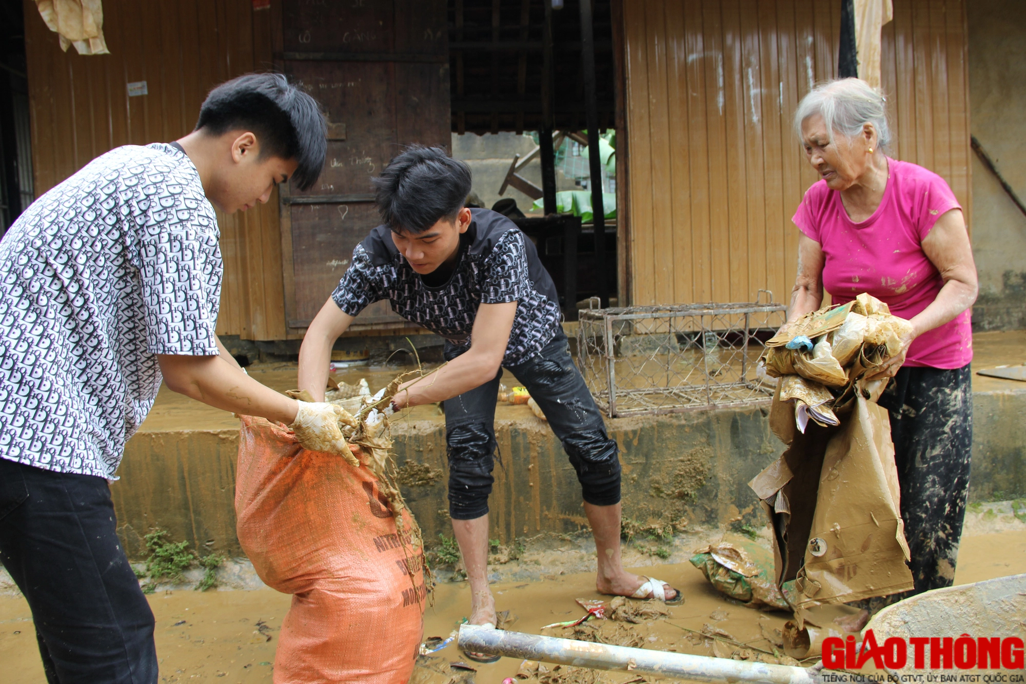 Cảnh tan hoang ở vùng lũ Nghệ An sau khi nước rút - Ảnh 15.