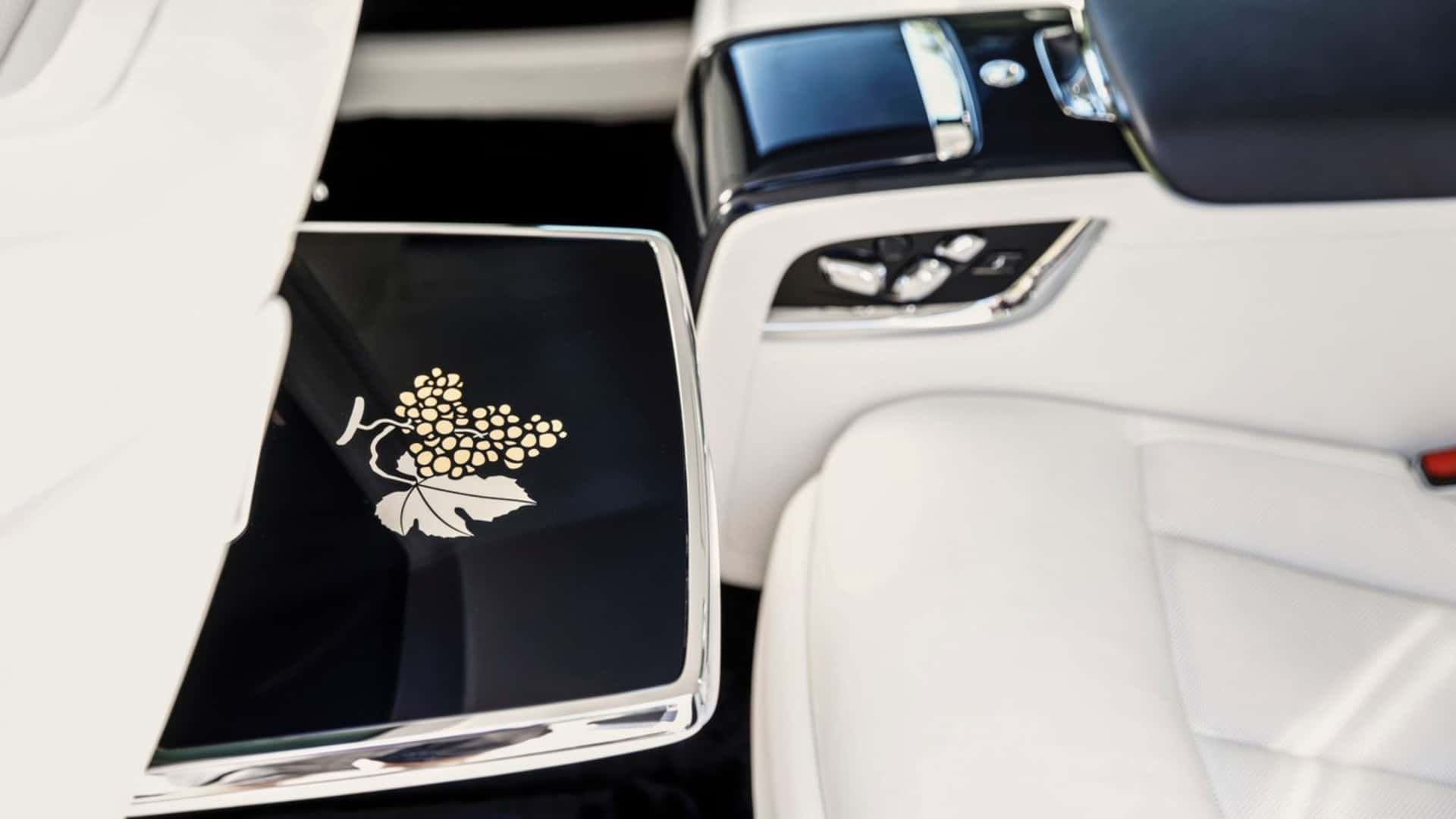 Rolls-Royce Phantom lấy cảm hứng từ những làng chài cổ tích