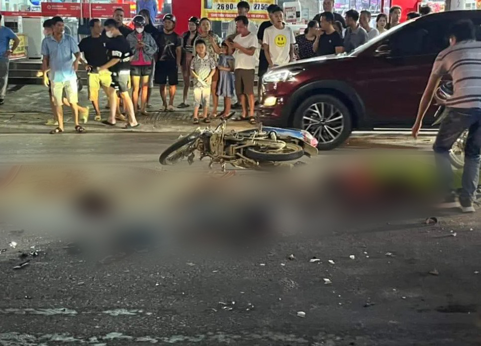 Hà Giang: Hai xe máy tông ô tô, 3 người tử vong, 3 người nguy kịch - Ảnh 1.