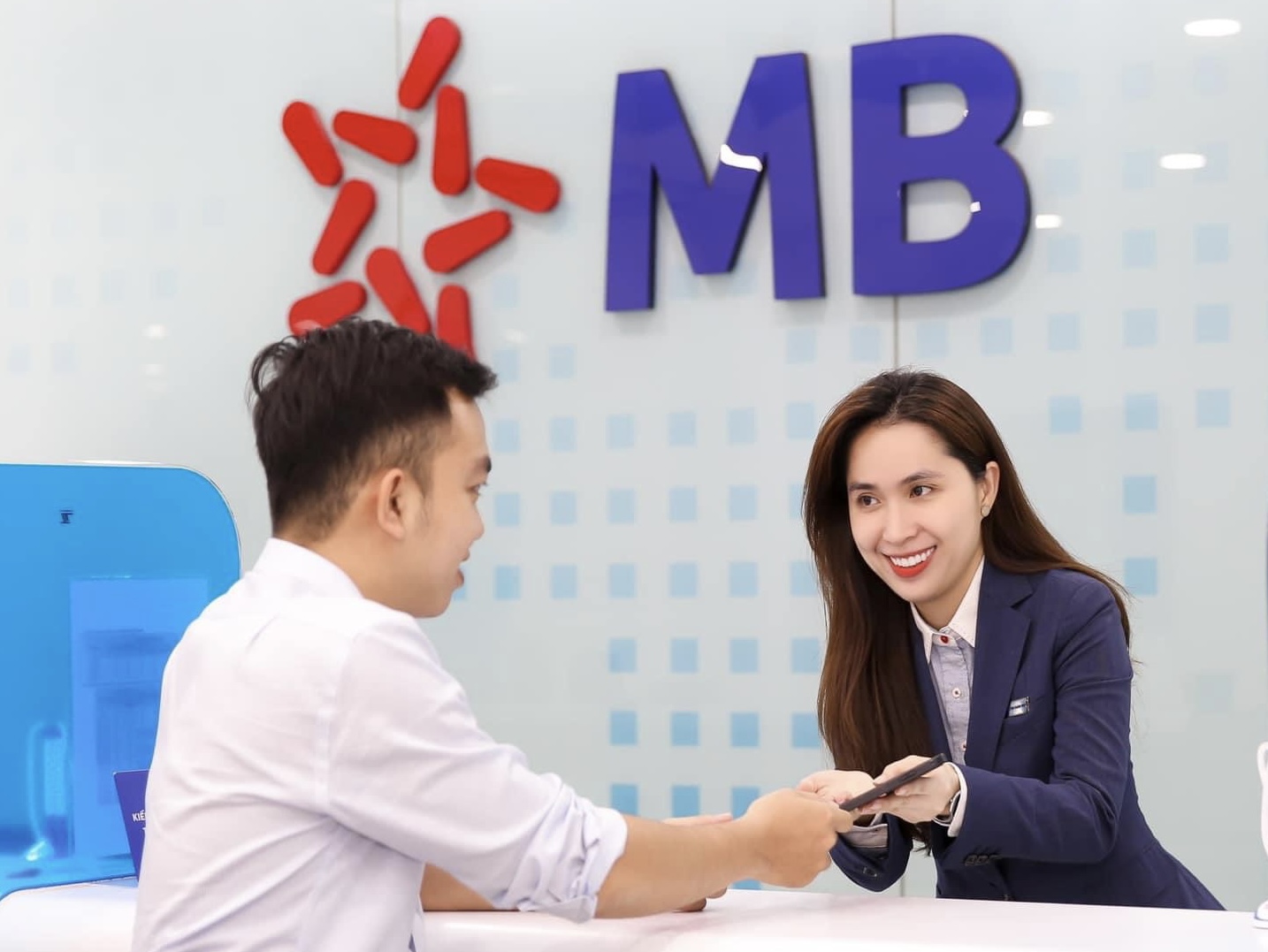 MB tiếp tục vào Top 3 doanh nghiệp được nhà đầu tư yêu thích nhất - Ảnh 1.