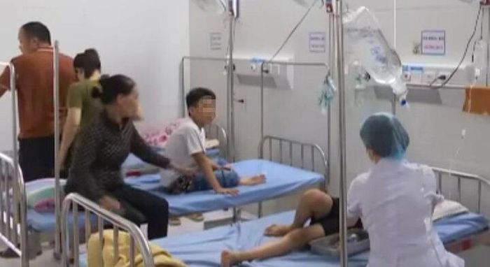 Gần 30 học sinh tiểu học ở Thái Bình bị ngộ độc sau bữa liên hoan Tết Trung thu - Ảnh 1.