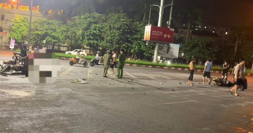 Hoà Bình: Hai xe máy va chạm trong đêm Trung thu, 1 người tử vong, 4 người bị thương - Ảnh 1.