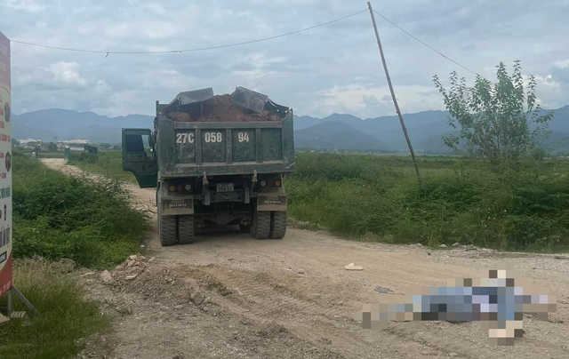 Hai nữ sinh bị xe tải tông tử vong trên đường đi khai giảng về ở Điện Biên - Ảnh 2.