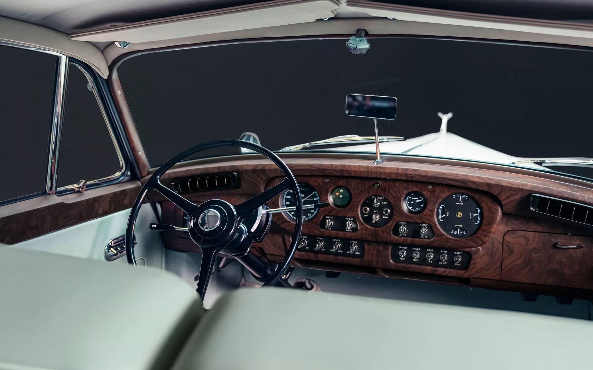 Biến xế cổ Rolls-Royce 63 năm tuổi thành xe điện độc đáo  - Ảnh 5.