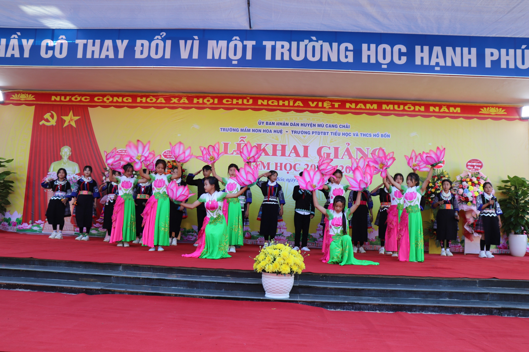 Các trường học tại vùng lũ, huyện Mù Cang Chải khai giảng năm học mới - Ảnh 6.