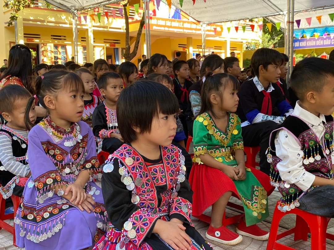 Các trường học tại vùng lũ, huyện Mù Cang Chải khai giảng năm học mới - Ảnh 5.