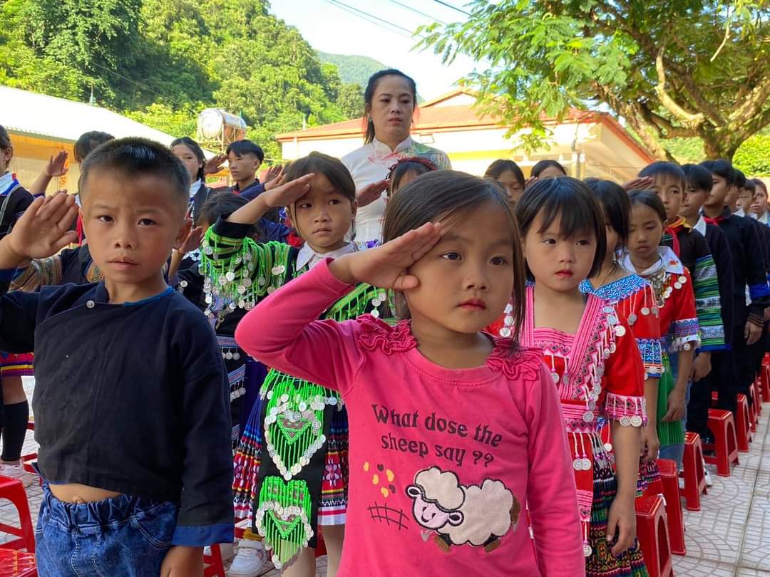 Các trường học tại vùng lũ, huyện Mù Cang Chải khai giảng năm học mới - Ảnh 7.