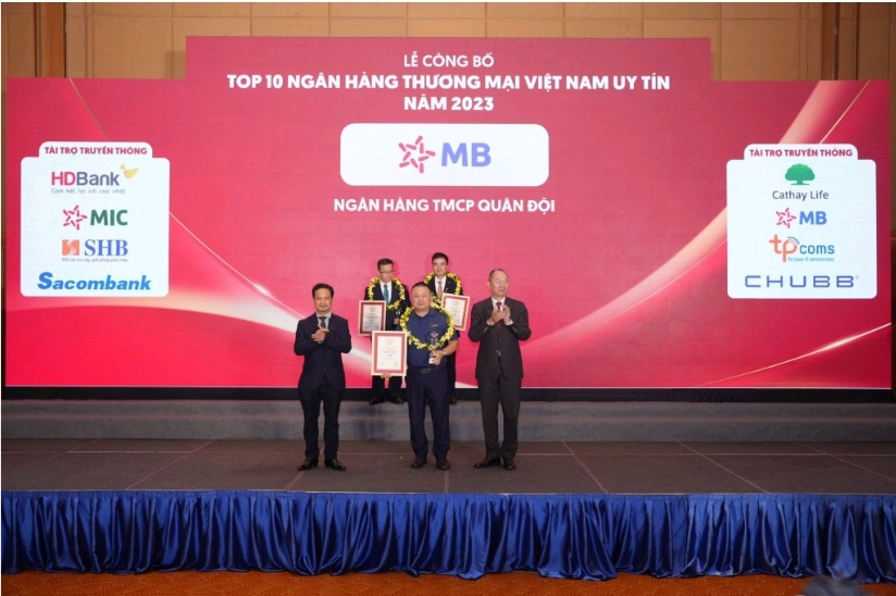 MB vào top 5 ngân hàng thương mại uy tín Việt Nam năm 2023 - Ảnh 1.