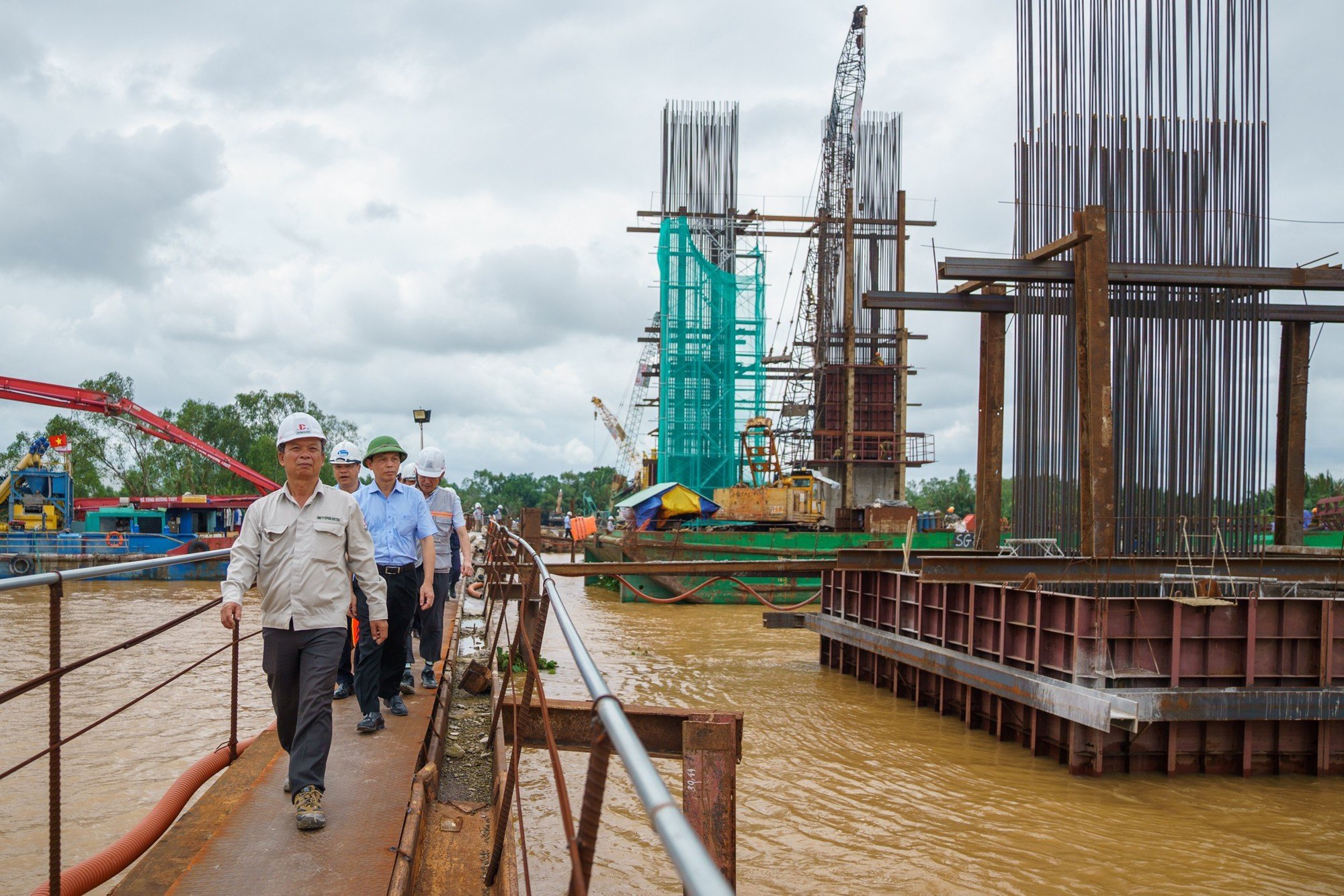 Xây cầu Nhơn Trạch vành đai 3: Thuê 100 triệu/ tháng mặt bằng để tập kết máy móc  - Ảnh 8.