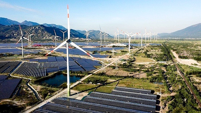 Giá điện tái tạo chuyển tiếp bị chê thấp, Bộ Công thương nói “đúng quy định” - Ảnh 1.
