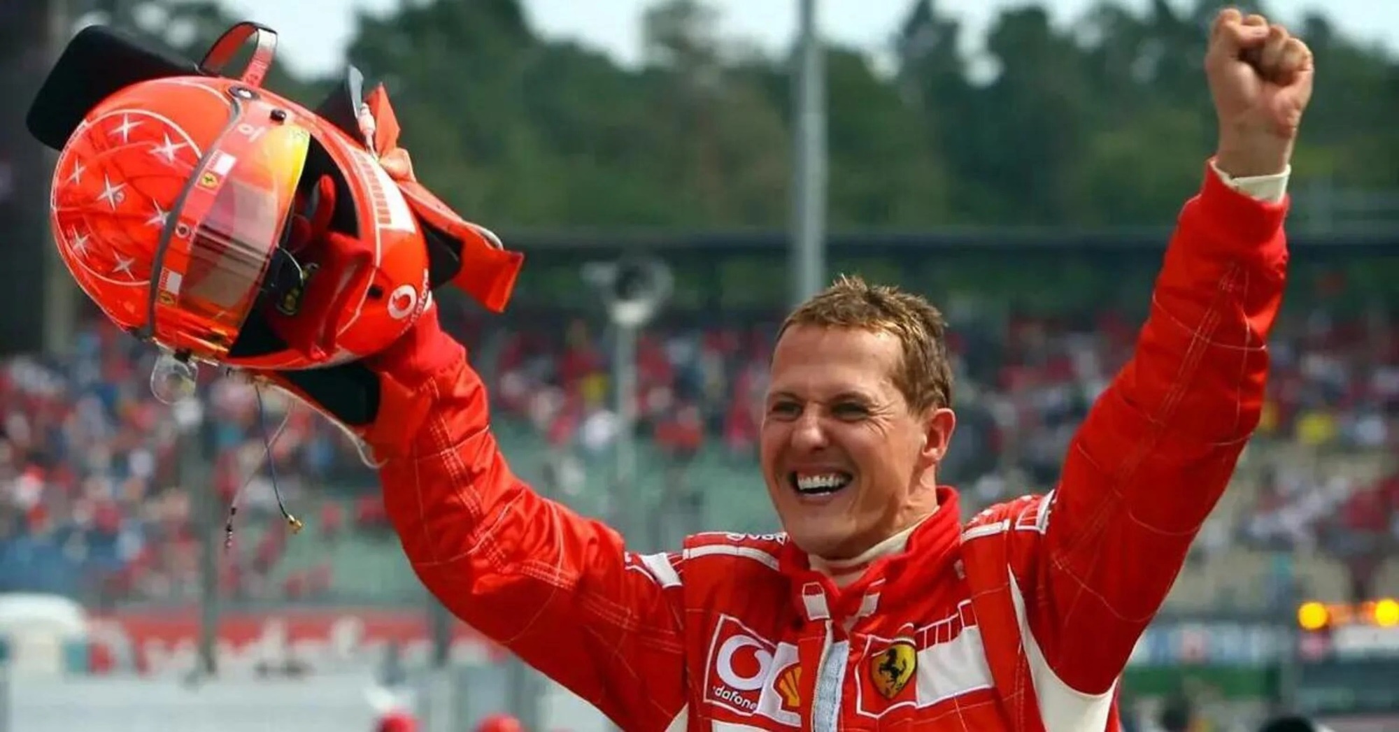 Mũ bảo hiểm của Michael Schumacher được bán giá kỷ lục 67 nghìn USD
