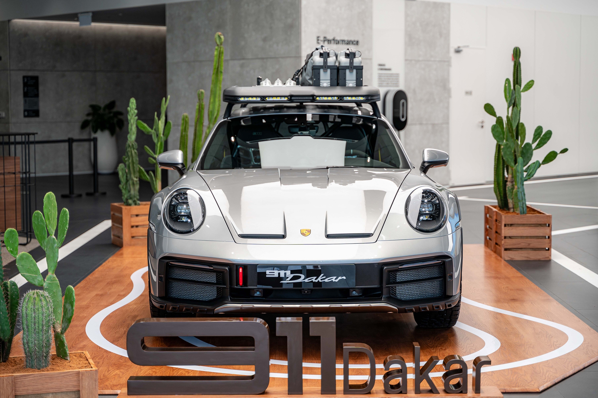 Porsche 911 Dakar ra mắt tại Việt Nam, giá khởi điểm hơn 15 tỷ đồng - Ảnh 4.