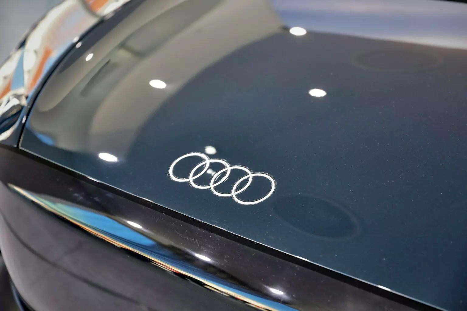 Audi ra mắt mẫu SUV có thể biến thành bán tải trong chớp mắt  - Ảnh 8.