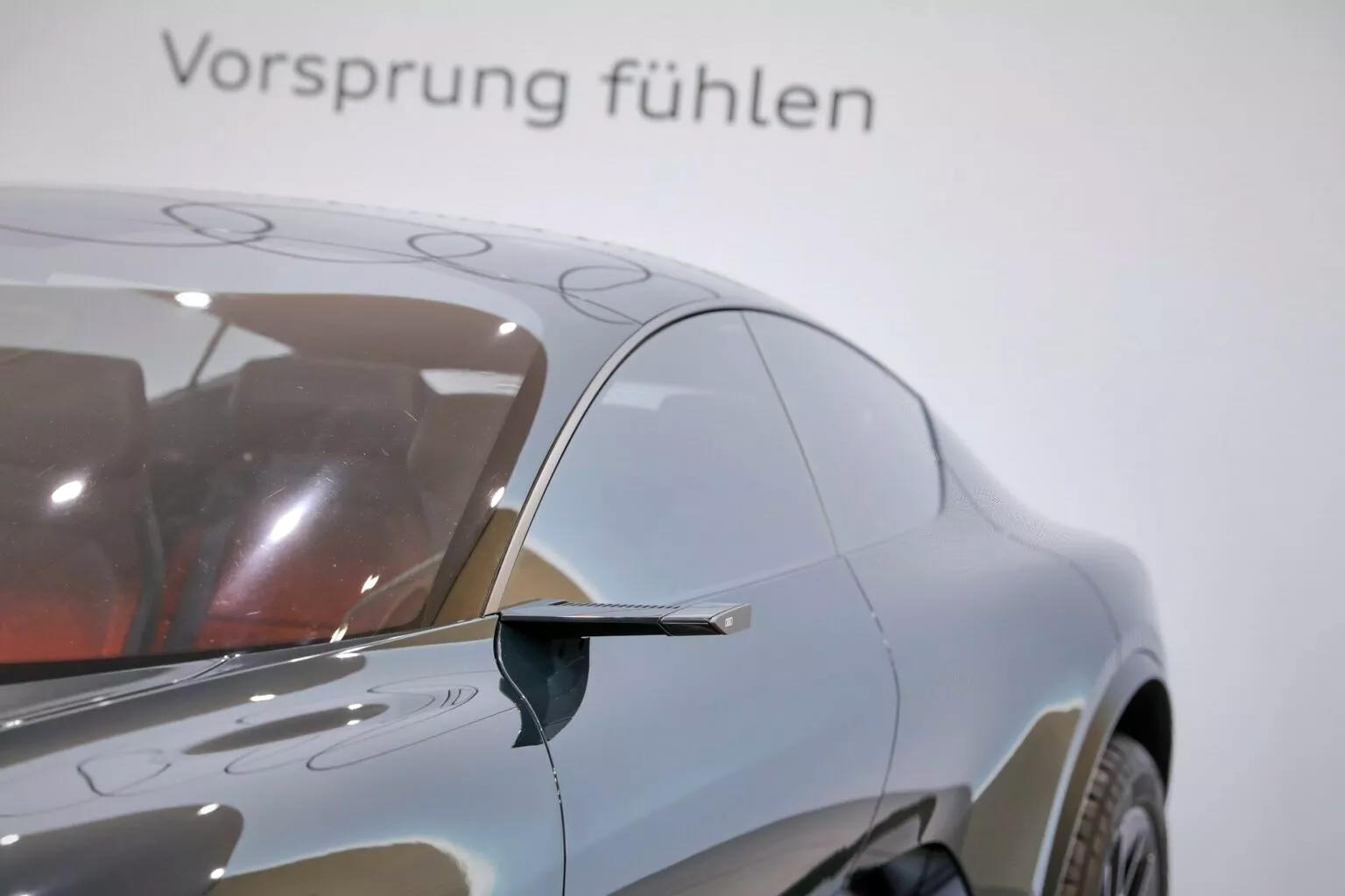 Audi ra mắt mẫu SUV có thể biến thành bán tải trong chớp mắt  - Ảnh 9.