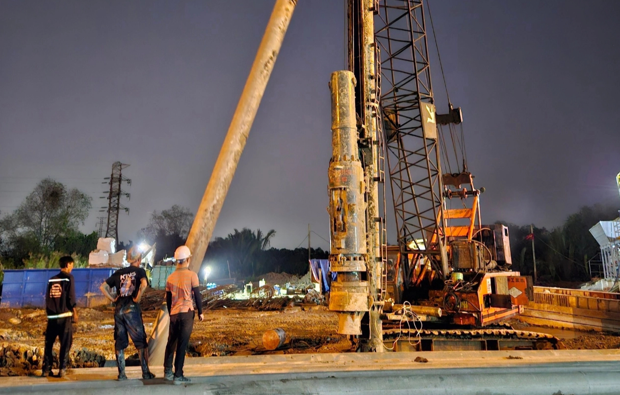Những công trường sáng đèn nhộn nhịp thi công xuyên đêm w88 thừa ở Đồng Nai- Ảnh 14.